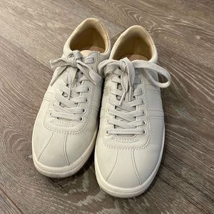A new day beige sneakers